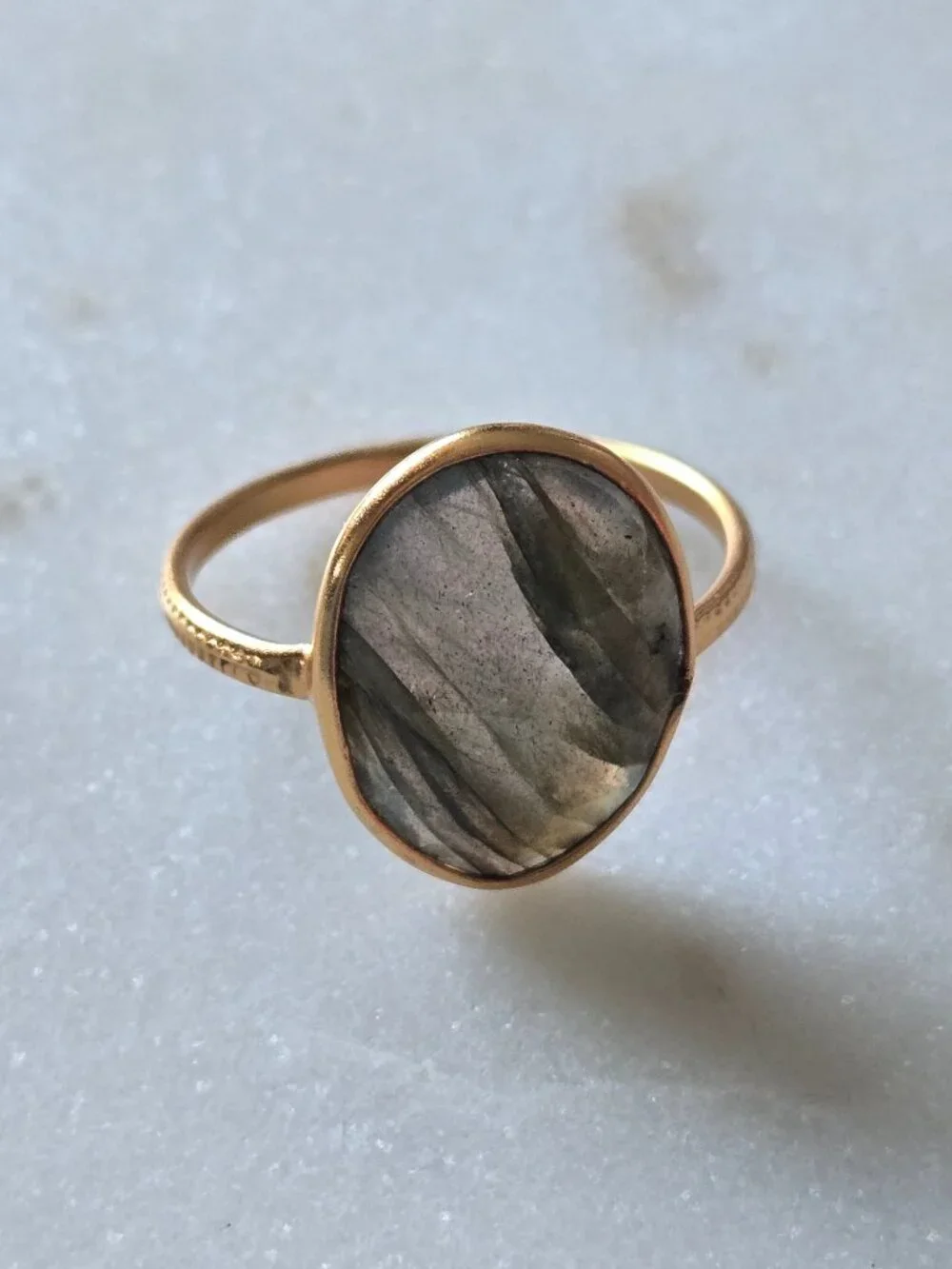 Labradorite? Asymmetrical oval ring - Picture 9 of 15
